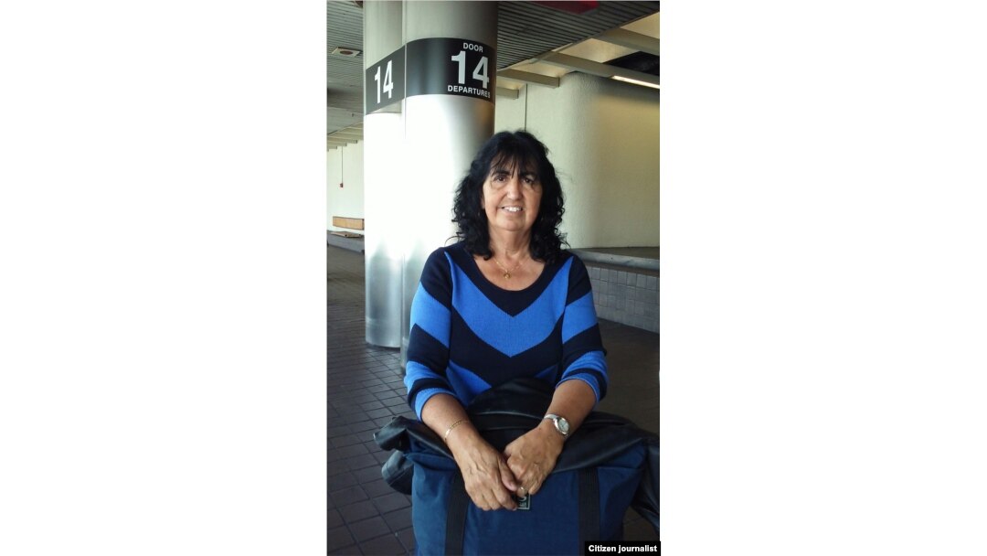 Ana Lupe Busto Machado en el Aeropuerto Internacional de Miami. (FotoArchivo)
