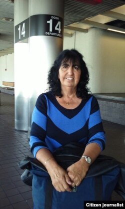 Ana Lupe Busto Machado en el Aeropuerto Internacional de Miami. (FotoArchivo)