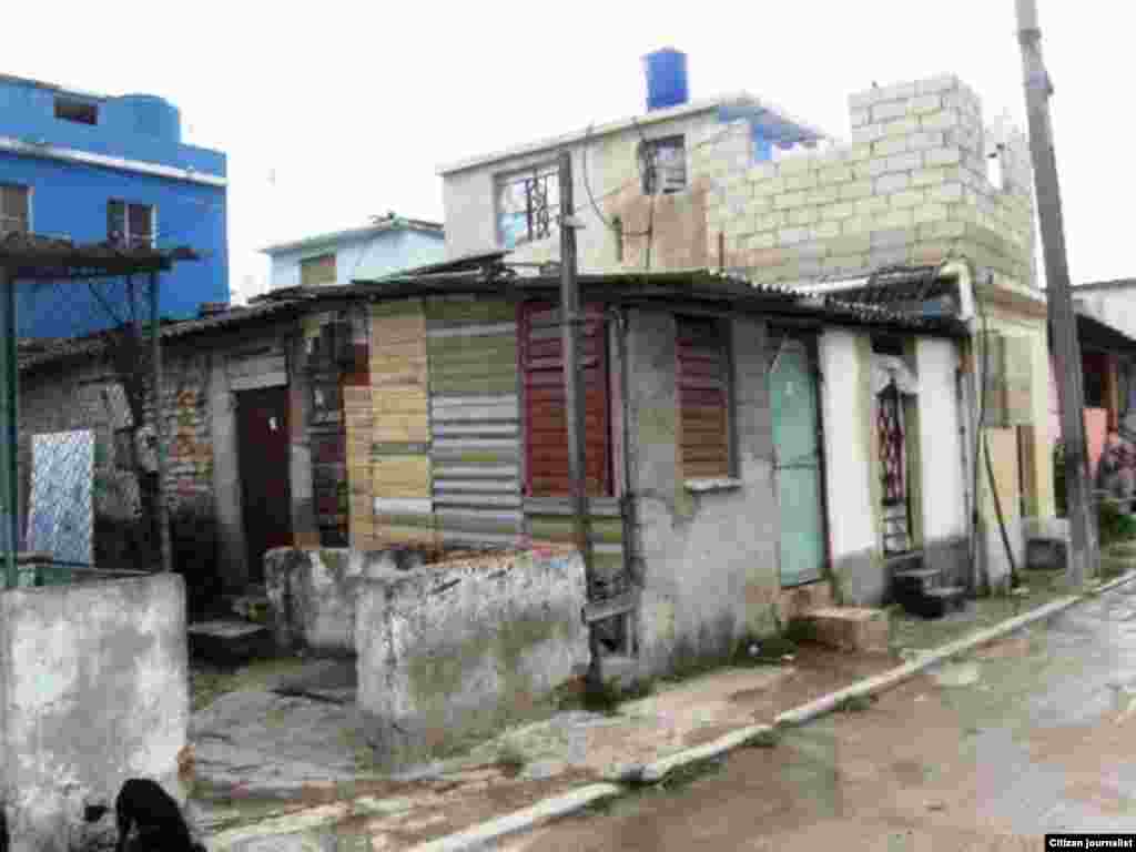 Reporte ciudadano en twitter de Lázaro Yuri Valle muestra las condiciones de vida en Marianao, Habana.