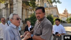 Eusebio Leal y Bill Richardson en La Habana Vieja