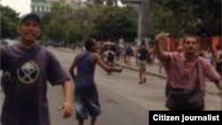 Reporta Cuba. Activistas protestan en La Habana el 6 de agosto de 2015.