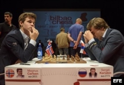 (i-e) Carlsen y Kariakin.