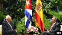 Raúl Castro conversó en mayo con el canciller español José Manuel García-Margallo en La Habana.
