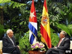 Raúl Castro recibió al ministro español de Asuntos Exteriores, José Manuel García-Margallo en La Habana.