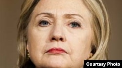Unos 2.000 correos electrónicos enviados o recibidos por Hillary Clinton en 2009, durante su etapa de jefa de la diplomacia estadounidense, fueron publicados en internet este martes. 