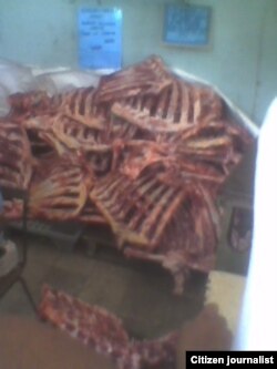 Venta de huesos a población foto Yosmel Martínez