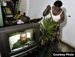 En Cuba limpiar pisos como empleo privado puede pagar mucho más que un trabajo con el Estado.