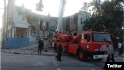 Rescatistas en la escena del derrumbe de un edificio en la localidad habanera de el Cerro, el 14 de marzo de 2019. 