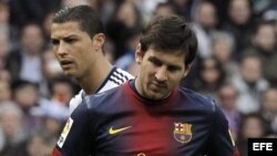 El delantero argentino del Barcelona Lionel Messi y el delantero portugués del Real Madrid Cristiano Ronaldo (Archivo).