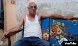 Roberto Jesús Quiñones Haces en su vivienda de Guantánamo. (captura de video/ADN Cuba)