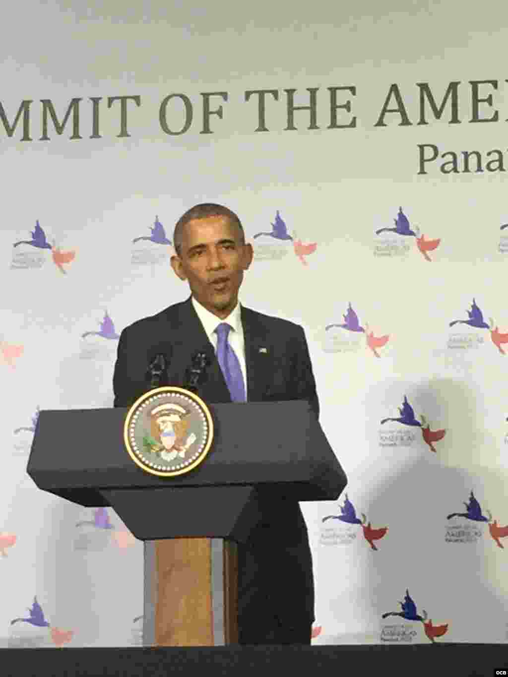 Obama responde a la prensa en Panamá.