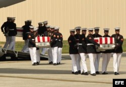 Féretros con los restos mortales del embajador Chris Stevens, y de los otros tres estadounidenses asesinados en Bengasi Libia.