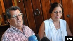 El opositor cubano Oswaldo Payá junto a su esposa Ofelia Acevedo.