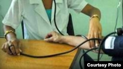 Los médicos cubanos que trabajan en el país ganan entre 20 y 40 dólares por mes