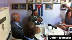 Activistas del proyecto Otro 18 reunidos en La Habana.