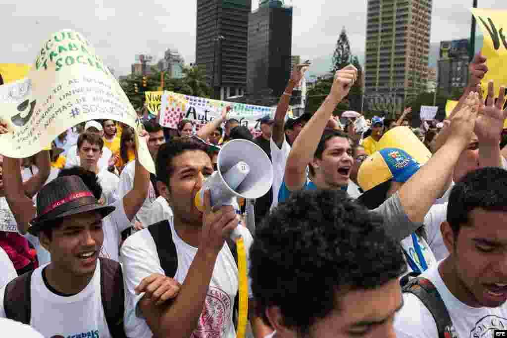 Protestas en Caracas de estudiantes, empleados y profesores universitarios. 