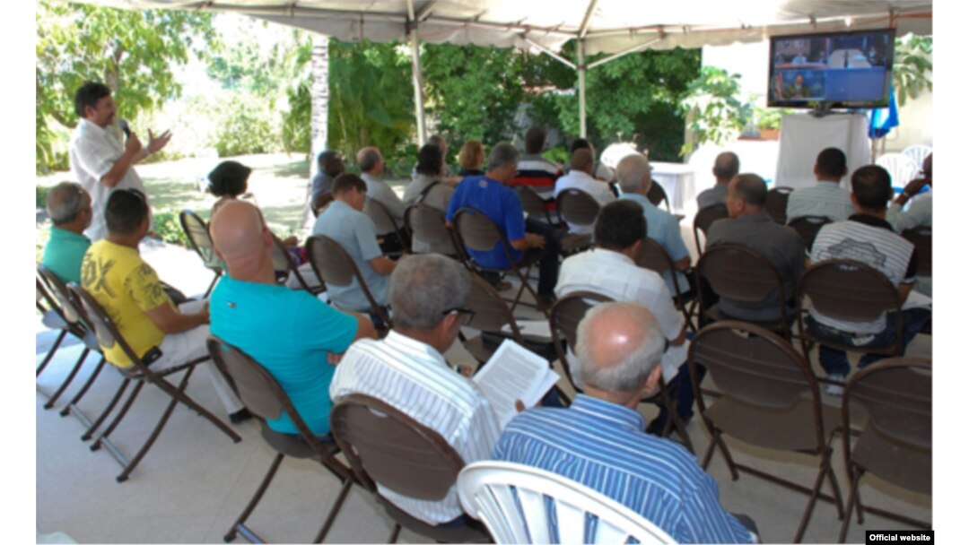 La misión de EEUU en La Habana organiza videoconferencias como esta sobre ética en el periodismo.