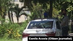 La vigilancia frente al hogar en La Habana de Camila Acosta, el 18 de abril de 2021.