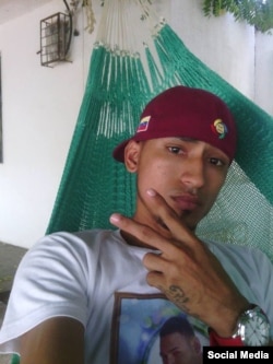 Foto de perfil de Facebook de El Pelón, el malandro que asesinó a tiros al joven cubano.