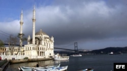 Han dicho que la mezquita de La Habana será similar a la mezquita Ortakoy a las orillas del río Bósforo en Estambul.. 
