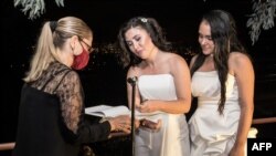 La boda de Alexandra Quiros y Dunia Araya en Costa Rica. Ezequiel BECERRA / AFP
