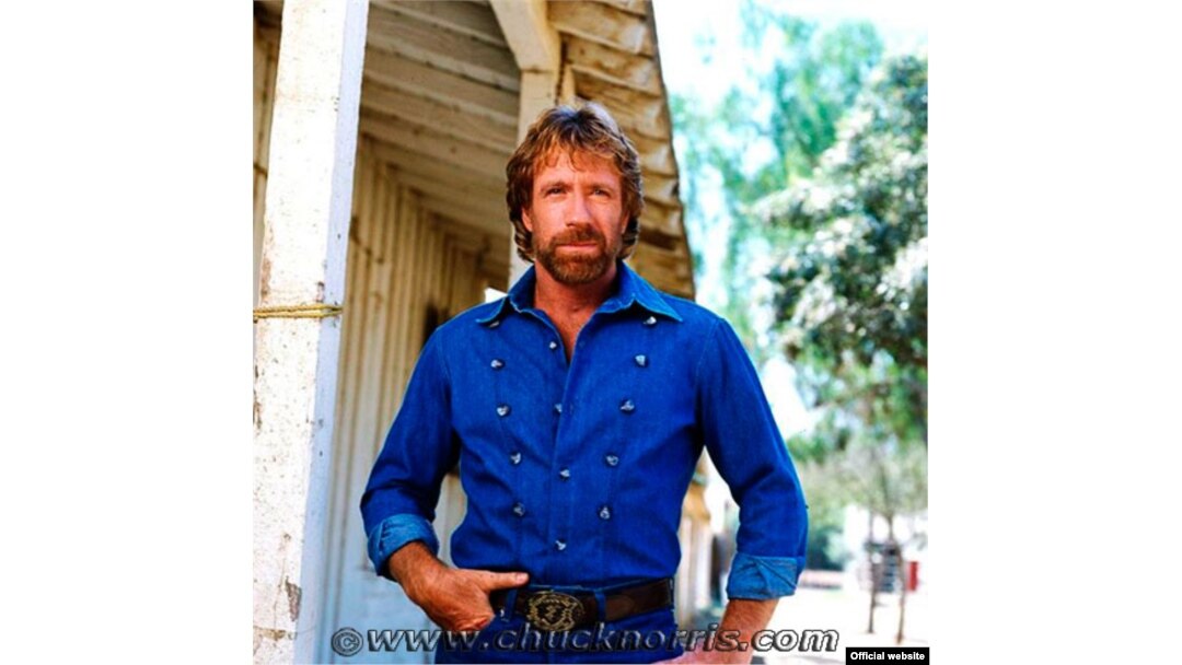 Chuck Norris hizo público su apoyo a Donal Trump.