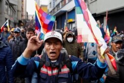 Partidarios de Evo Morales marchan el jueves en una calle de La Paz (Foto: Carlos Garcia Rawlins/Reuters).