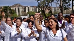 Explican cómo el gobierno cubano explota a los médicos en el extranjero