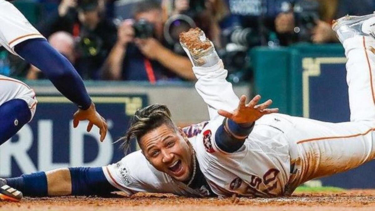 SocialSports - Yuli Gurriel y su peinado #Cuba #MLB #WorldSeries