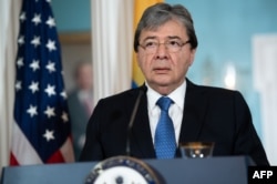 El canciller colombiano Carlos Holmes Trujillo se dirige a la prensa en la sede de la Secretaría de Estado durante la conferencia de prensa con el Secretario Mike Pompeo (Foto: Saul Loeb/AFP).