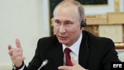El presidente ruso, Vladímir Putin, durante su entrevista con los presidentes de 10 grandes agencias de prensa internacionales.