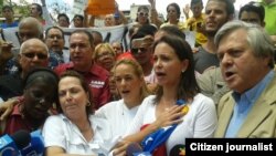 Protestan contra la detención de alcalde de Caracas.