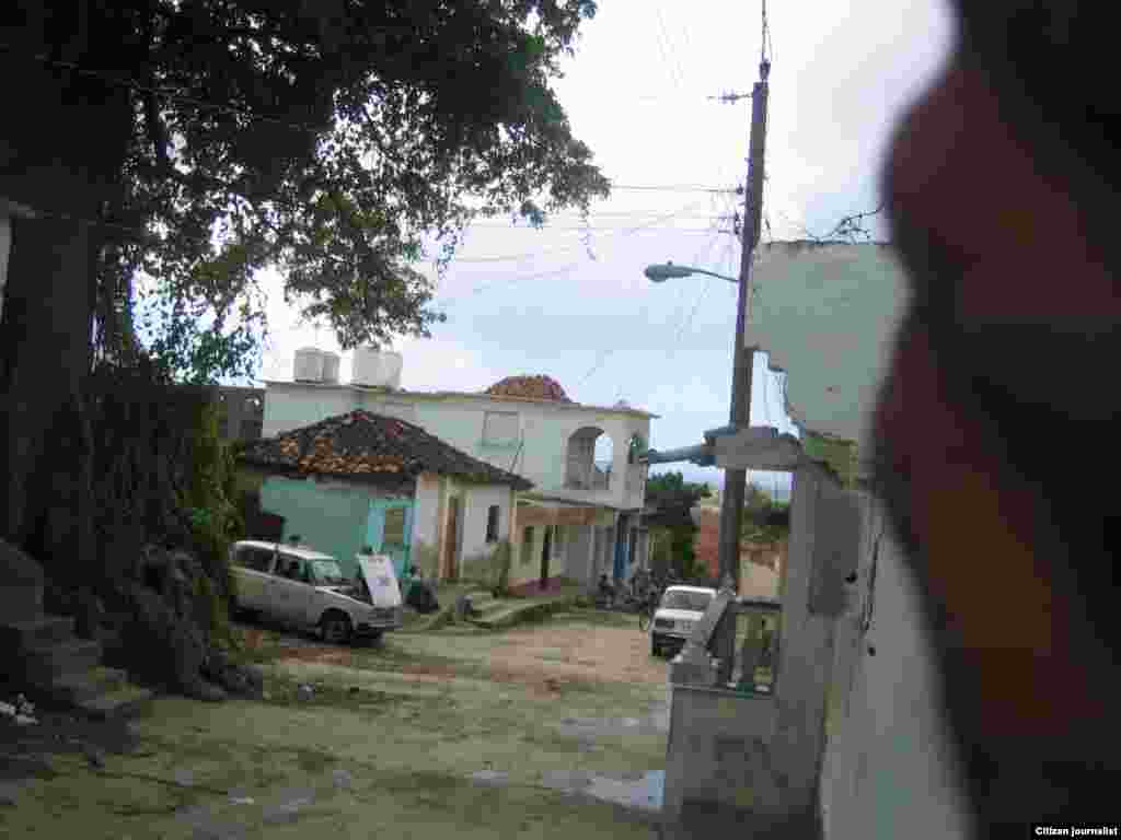 &nbsp;Vigilancia y asedio en Trinidad casa del activista Raúl Zerquera