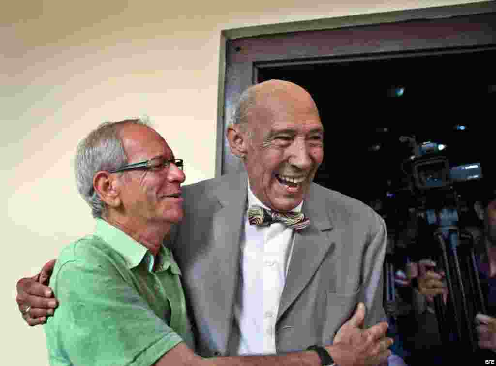 El actor cubano Reinaldo Miravalles, quien reside en EEUU desde hace 20 años, participa el miércoles 20 de junio de 2012, en el rodaje de la película "Esther en alguna parte" en La Habana, Cuba. EFE/ Alejandro Ernesto