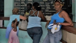 La cifra de mujeres que emigran en Cuba es superior a la de los hombres