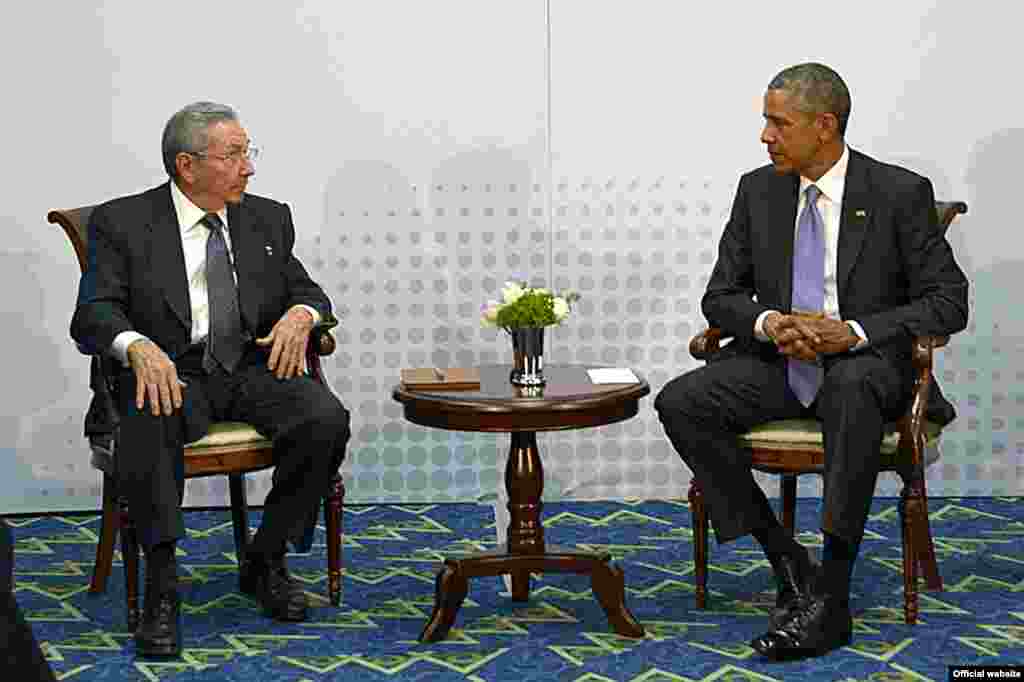 Encuentro de Raúl Castro y Barack Obama.