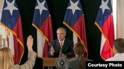 Gregg Abbott, gobernador de Texas.