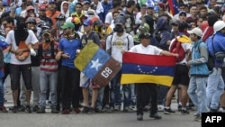 En esta imagen de archivo opositores al mandatario Nicolás Maduro protestan en las calles de San Cristóbal, estado de Táchira. (AFP0.