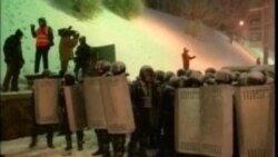 Ucrania: Policía dispersa a manifestantes y el gobierno decide sentarse a negociar