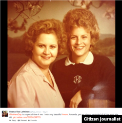 Ileana Ros-Lehtinen junto a su madre Amanda Ros. Foto publicada en la cuenta de Twitter de la congresista.