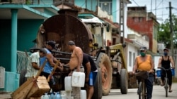 Pipas de agua a 3000 pesos pagan los habaneros para aplacar la sed
