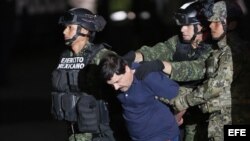 Las autoridades mexicanas trasladaron al narcotraficante Joaquín "El Chapo" Guzmán al penal de máxima seguridad del Altiplano, del que se fugó el pasado 11 de julio, horas después de que el presidente Enrique Peña Nieto anunciara su recaptura en el estado