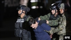 Las autoridades mexicanas trasladaron al narcotraficante Joaquín "El Chapo" Guzmán al penal de máxima seguridad del Altiplano, del que se fugó el pasado 11 de julio, horas después de que el presidente Enrique Peña Nieto anunciara su recaptura en el estado