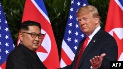 El presidente Donald Trump junto al norcoreano Kim Jong Un, en la histórica cumbre de Singapur. (Archivo)