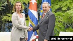 Raúl Castro recibió a la jefa de la diplomacia de la Unión Europea Federica Mogherini, en enero de 2018. (Archivo)