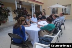 David A. Duckenfield, secretario adjunto de Comunicaciones del Departamento de Estado, se reunió en marzo en La Habana con nueve periodistas independientes cubanos.