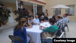 David A. Duckenfield, subsecretario adjunto para Comunicaciones del Departamento de Estado de EEUU, sostuvo un encuentro con nueve periodistas independientes cubanos. 