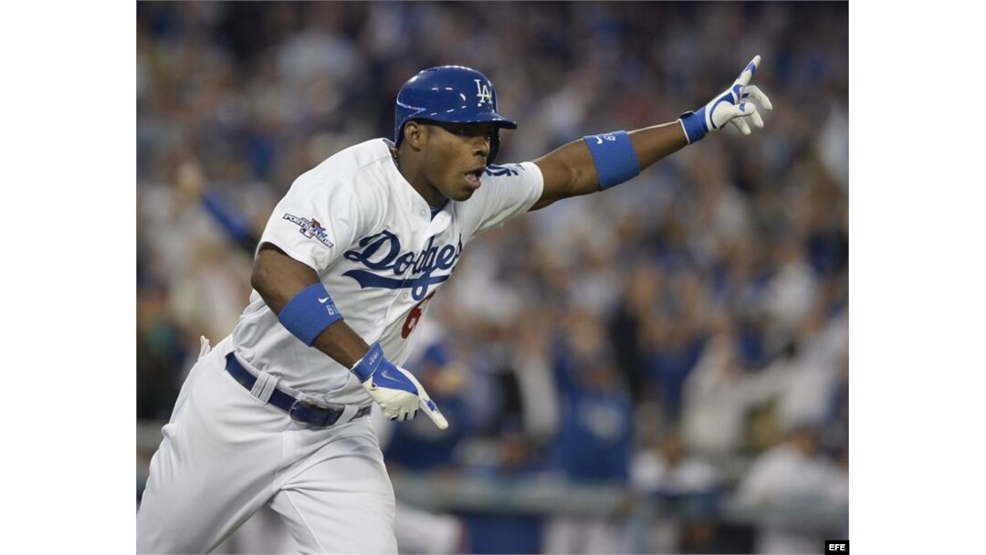 El jardinero derecho de los Dodgers de Los Ángeles, Yasiel Puig.