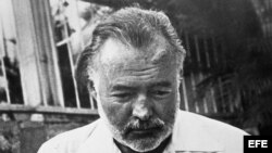 Ernest Hemingway en foto de archivo
