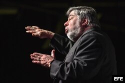 El cofundador de Apple, Steve Wozniak, participa en una conferencia durante el primer día del Foro Tecnológico eMerge Americas.